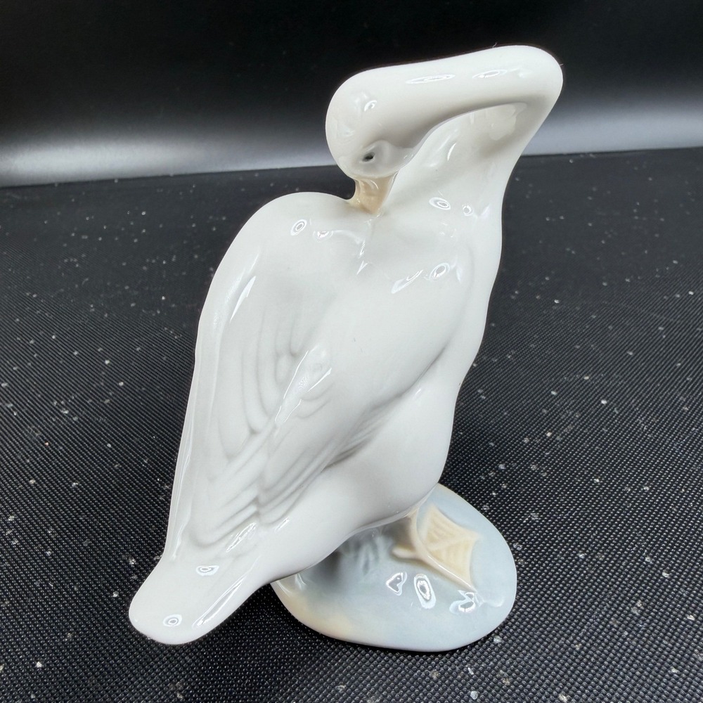 Lladro Swan Bird Figurine Preening Bird Porcelain Spain Glossy White 4 Inch - Picture 9 of 11